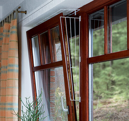 Aizsardzības restes logiem - Trixie Protective grille for windows, side panel, 62 × 16/8 cm, white