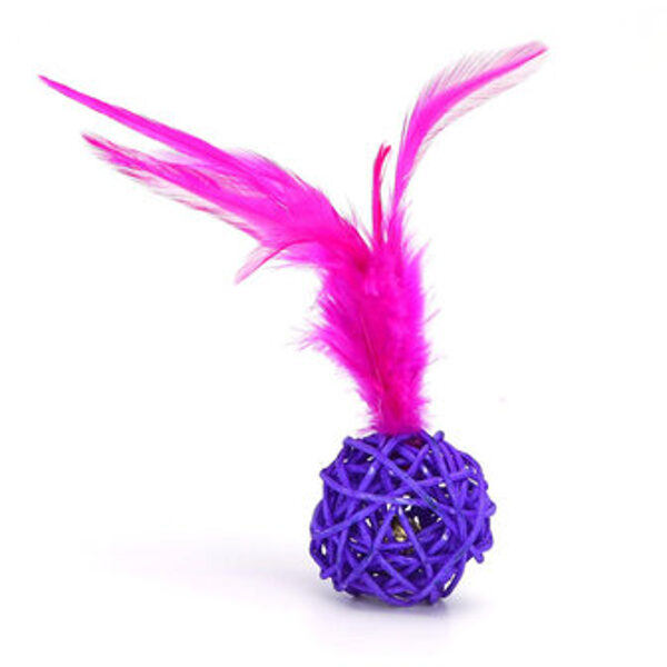 Bumbiņa pīta  ar spalvām - rotaļlieta kaķiem